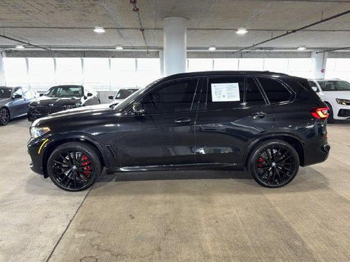 Black Sapphire Metallic 2022 BMW X5 M50i