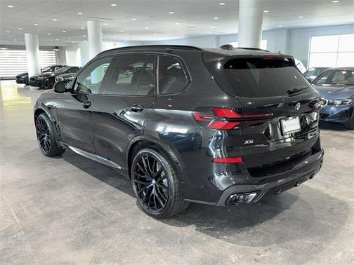 2025 BMW X5 M60i