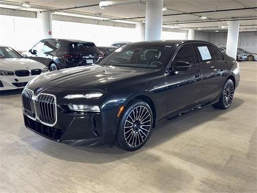 2025 BMW 740 740i