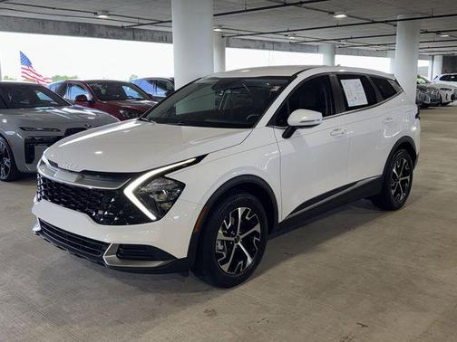 Glacial White Pearl 2023 Kia Sportage EX