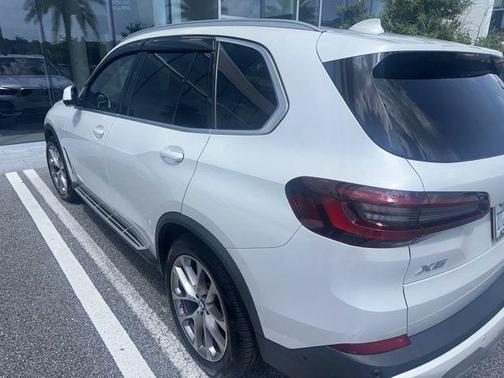Mineral White Metallic 2022 BMW X5 xDrive40i
