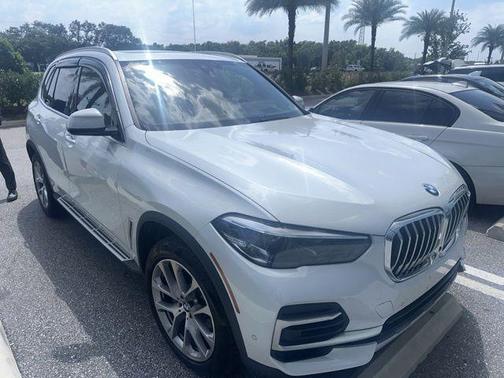 Mineral White Metallic 2022 BMW X5 xDrive40i