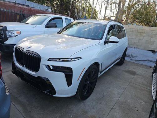 2025 BMW X7 xDrive40i