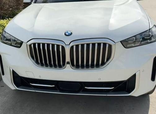 Mineral White Metallic 2024 BMW X5 sDrive40i