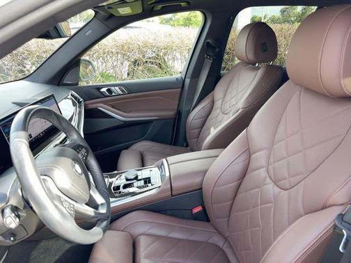 Mineral White Metallic 2024 BMW X5 sDrive40i