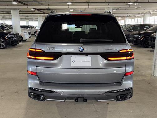 Skyscraper Grey Metallic 2026 BMW X7 xDrive40i