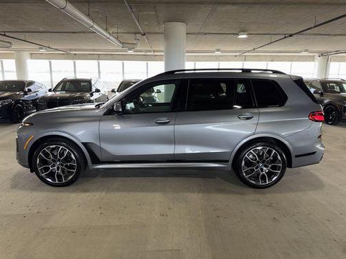 Skyscraper Grey Metallic 2026 BMW X7 xDrive40i