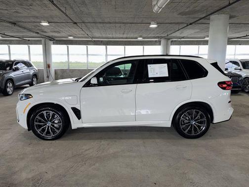 Alpine White 2025 BMW X5 PHEV xDrive50e