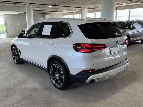 Mineral White Metallic 2025 BMW X5 sDrive40i