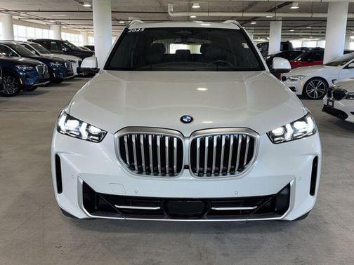Mineral White Metallic 2025 BMW X5 sDrive40i