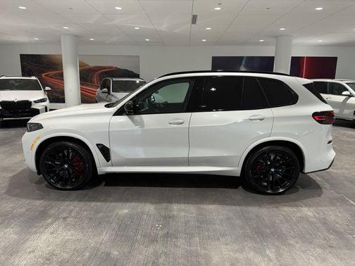 Mineral White Metallic 2026 BMW X5 M60i