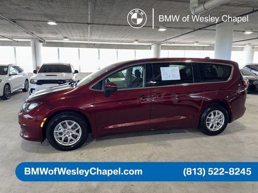 Velvet Red Pearlcoat 2022 Chrysler Voyager LX