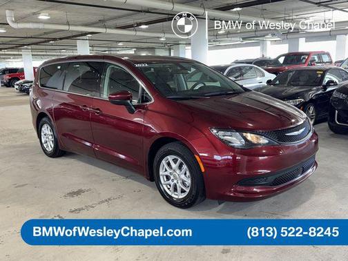 Velvet Red Pearlcoat 2022 Chrysler Voyager LX
