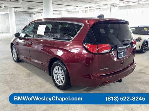 Velvet Red Pearlcoat 2022 Chrysler Voyager LX
