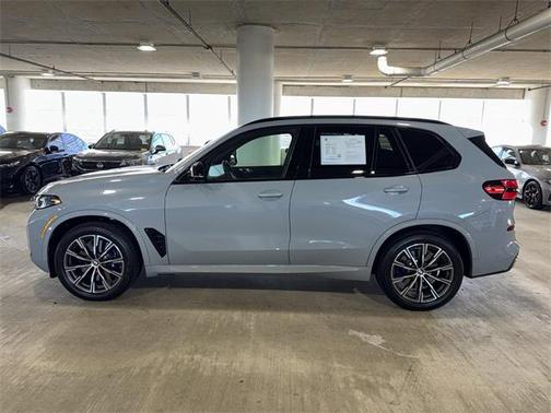 2025 BMW X5 M60i
