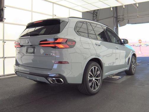 2025 BMW X5 M60i