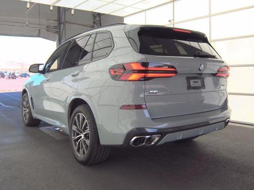 2025 BMW X5 M60i