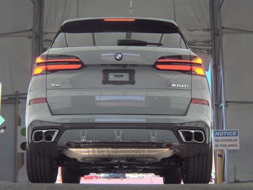 2025 BMW X5 M60i