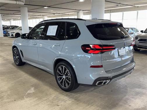 2025 BMW X5 M60i