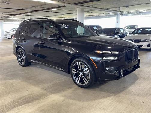 2023 BMW X7 M60i