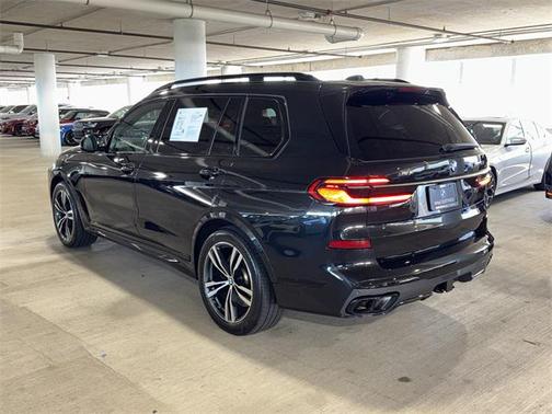 2023 BMW X7 M60i