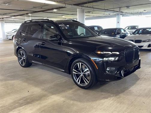 2023 BMW X7 M60i