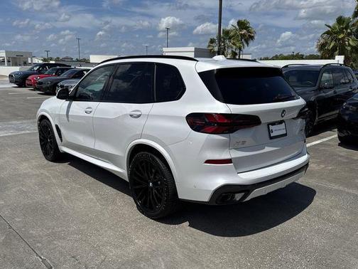 Mineral White Metallic 2026 BMW X5 sDrive40i