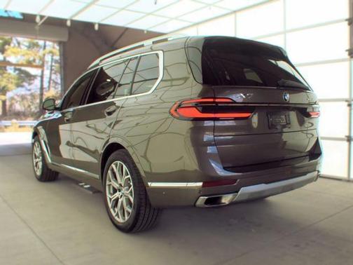 Green Metallic 2026 BMW X7 xDrive40i