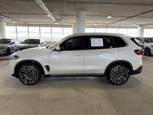 Mineral White Metallic 2026 BMW X5 xDrive40i