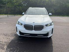Mineral White Metallic 2026 BMW X5 xDrive40i