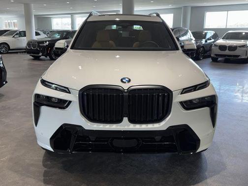Alpine White 2027 BMW X7 xDrive40i