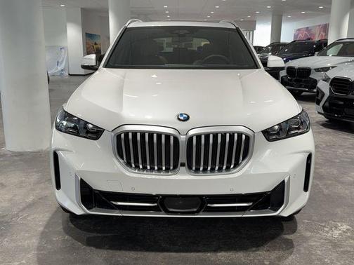 Mineral White Metallic 2026 BMW X5 xDrive40i