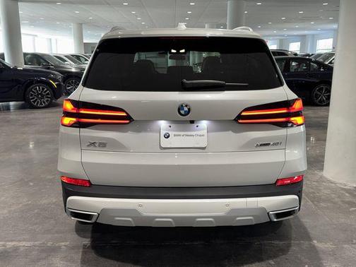 Mineral White Metallic 2026 BMW X5 xDrive40i