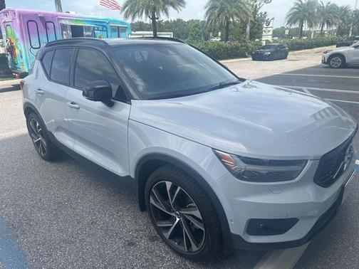 2021 Volvo XC40 T5 R-Design