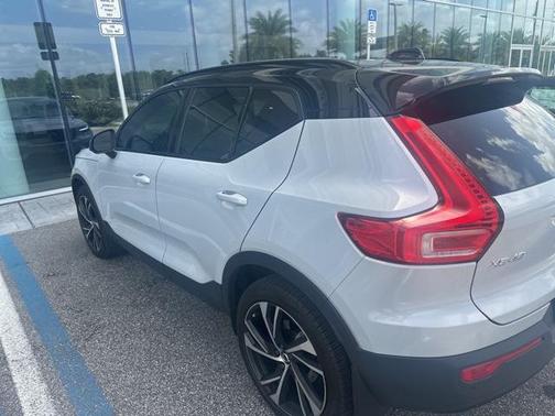 2021 Volvo XC40 T5 R-Design