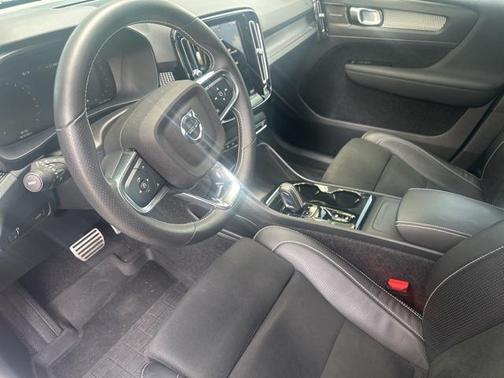 2021 Volvo XC40 T5 R-Design