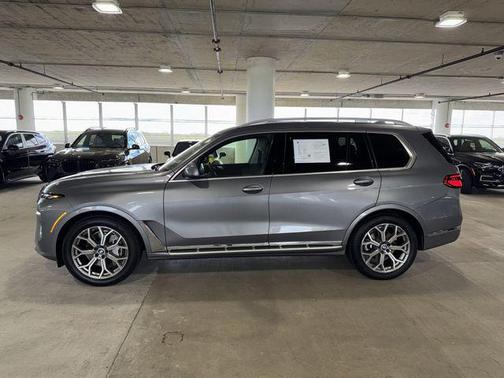 Skyscraper Grey Metallic 2026 BMW X7 xDrive40i