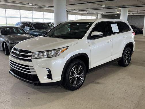 Blizzard Pearl 2019 Toyota Highlander LE