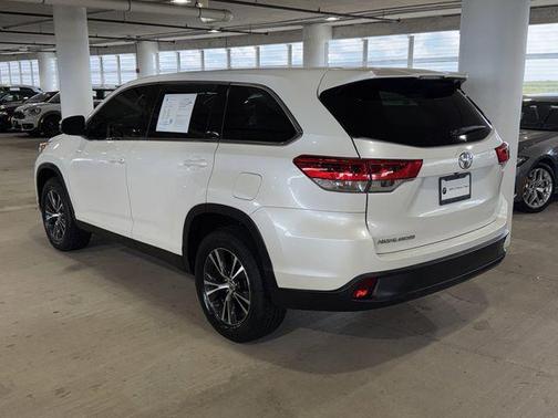 Blizzard Pearl 2019 Toyota Highlander LE