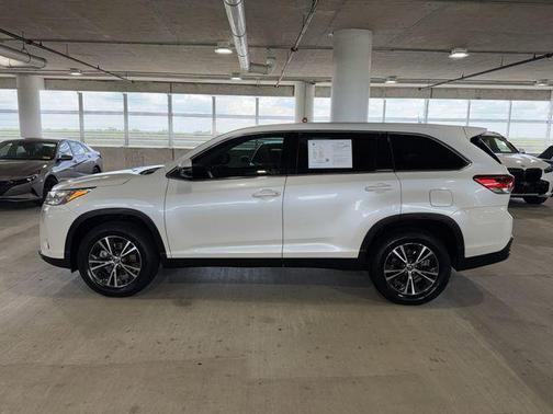 Blizzard Pearl 2019 Toyota Highlander LE