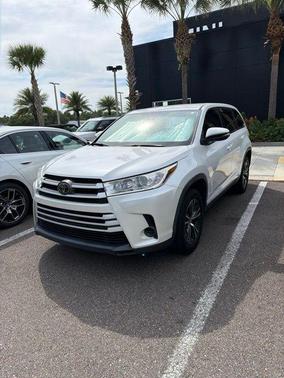 Blizzard Pearl 2019 Toyota Highlander LE