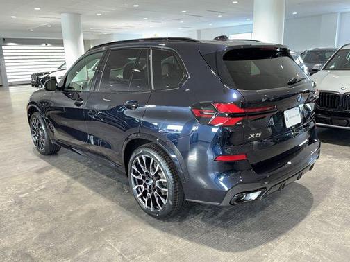 Carbon Black Metallic 2026 BMW X5 sDrive40i