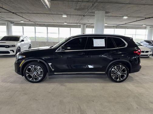 Black Sapphire Metallic 2024 BMW X5 sDrive40i