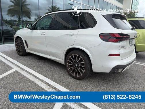 Mineral White Metallic 2024 BMW X5 xDrive40i