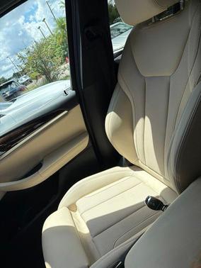 Mineral White Metallic 2023 BMW X3 xDrive30i