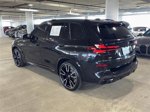 2025 BMW X5 M60i
