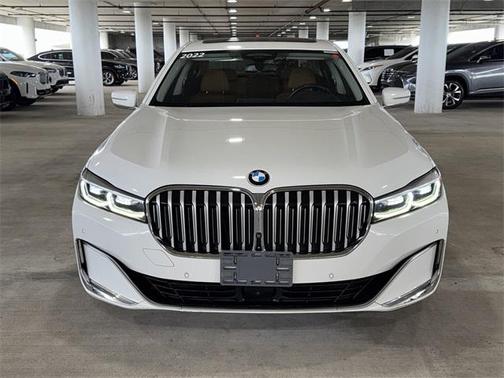 2022 BMW 740 i