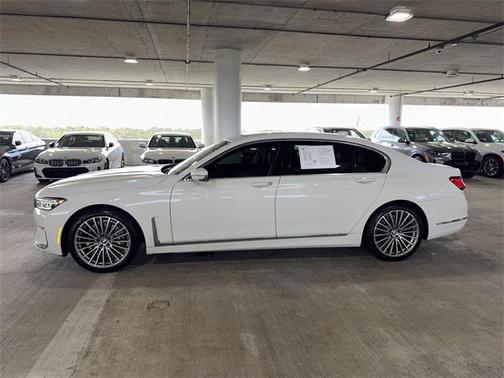2022 BMW 740 i