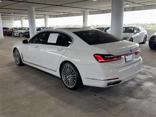 2022 BMW 740 i