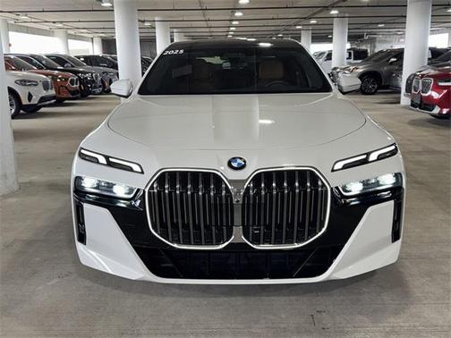 2025 BMW 740 740i